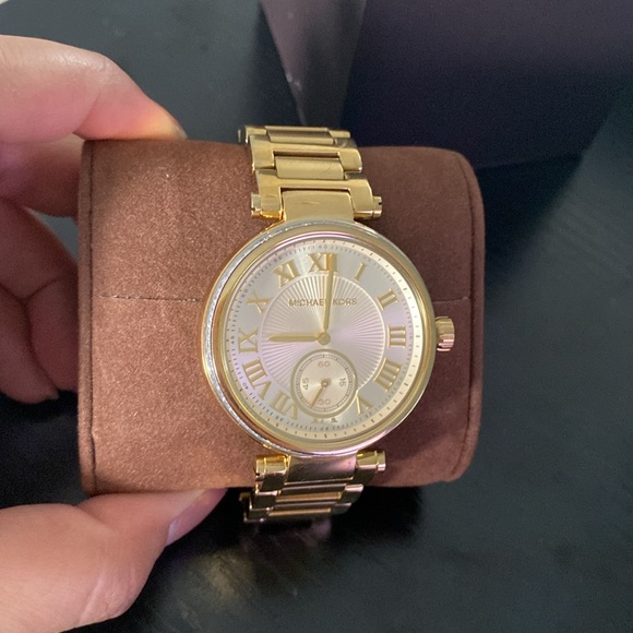 Michael Kors Skylar Gold Ladies Watch - Picture 3 of 13